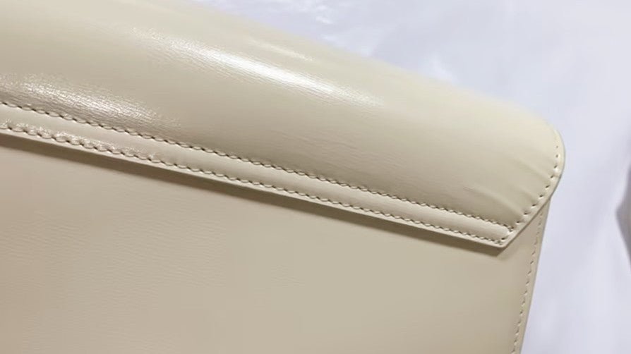 How to Get the Crease Out of a Leather Bag