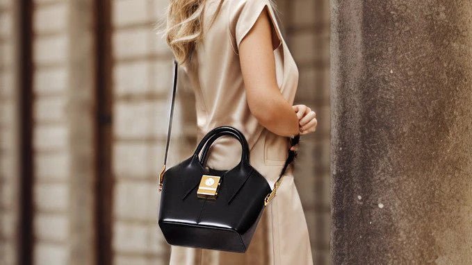 How To Remove Lipstick From Leather Bag